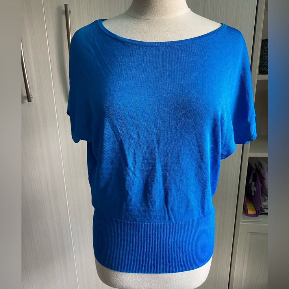 Calvin Klein short sleeve fine knit blue top size small‎ excellent condition